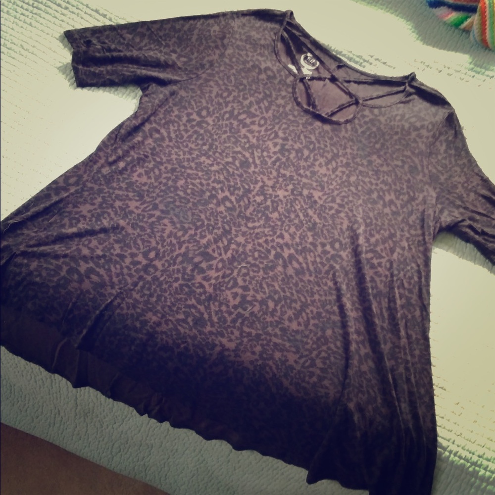 Half sleeve, leopard print T-shirt